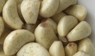 牙签剥蒜的最快方法（牙签串大蒜）