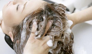 头发打湿的正确方法 头发打湿的正确方法图片