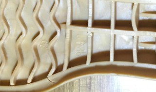 鞋底裂开了怎么处理 鞋底裂开了能修复吗