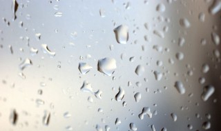 鞋上雨水痕迹怎么处理（鞋上有雨渍怎么去除）