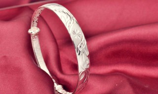 银镯子上有划痕怎么处理（银手镯上面有划痕和刮的小坑怎么才能恢复）