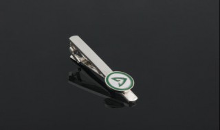 正确戴领带夹的方法（如何佩戴领带夹）