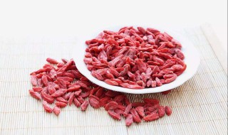 枸杞有点潮了怎么处理（枸杞有点潮了怎么处理呢）