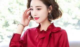 衫衣打蝴蝶结的方法（上衣打蝴蝶结方法视频教程）