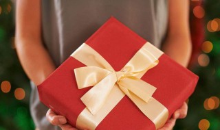 第一次去女朋友家带什么礼物好（第一次去女朋友家带什么礼物好河南人）