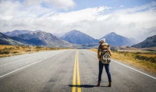 去旅游发朋友圈怎么说（去旅游发朋友圈怎么说才会显得幽默）
