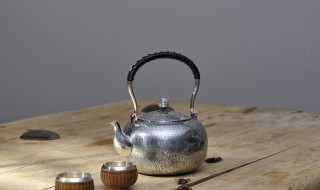 银壶怎么去除茶垢（银壶怎样去茶垢）