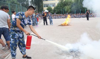 如何使用灭火器（如何使用灭火器的方法）