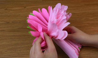 手工玫瑰花的做法教程（彩带手工玫瑰花的做法教程）