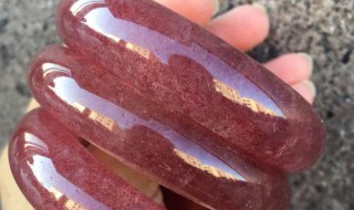 草莓晶深色好还是浅色（草莓晶深色好还是浅色好）