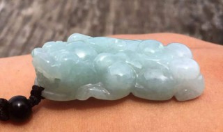 貔貅戴脖子上佩戴方法（貔貅戴脖子上佩戴方法男）