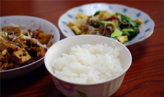 电饭煲怎么蒸米饭 电饭煲蒸米饭需要多长时间