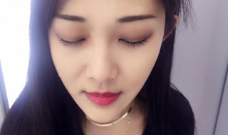 怎样化妆自然又好看 怎样化妆自然又好看不脱妆痘痘的方法