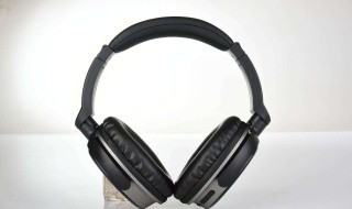 头戴式耳机怎么戴耳机 头戴式耳机怎么戴最帅