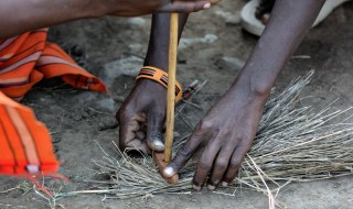 钻木取火的方法 钻木取火的方法视频