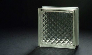 玻璃是用什么材料制成的（钢化玻璃是用什么材料制成的）