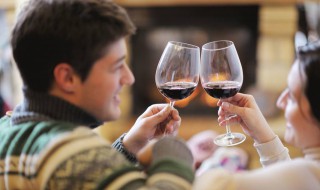 喝酒消除脸红的小技巧（喝酒消除脸红的小技巧是什么）