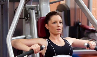 如何判断自己肩宽不宽（骨架大的人特征）