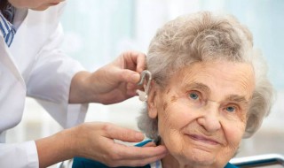 老人如何选购助听器（老人如何选购助听器好）