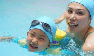 发朋友圈游泳的美句（发朋友圈游泳的美句简单）