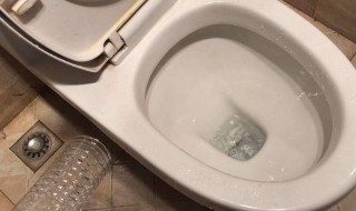 马桶堵了最快的办法（马桶堵了最快的办法用热水）