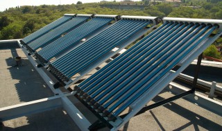 房顶上有太阳能如何做防水（房顶有太阳能怎么做防水）