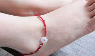 女的脚上带红绳什么意思（女的脚上带红绳有什么特殊含义）