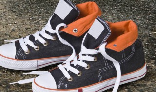 帆布鞋和板鞋的区别（帆布鞋和板鞋一样吗）