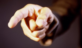 如何打出响亮又清脆的响指（如何打响指打得非常响）