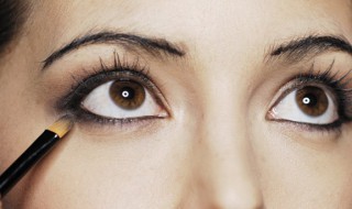 牙膏去眼袋的方法 牙膏去眼袋的方法有哪些