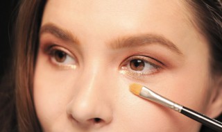 怎么变双眼皮天然方法（怎么变双眼皮自己在家可以弄的）