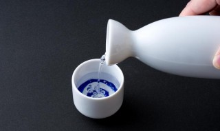 白酒真假鉴别方法（白酒真假鉴别方法图）