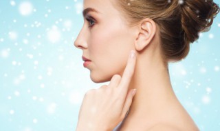 耳朵进蟑螂的急救方法（耳朵进蟑螂最简单的处理方法）