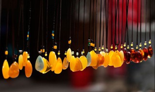 蜜蜡鉴别真假方法 蜜蜡最简单的鉴别方法