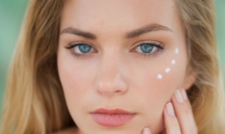 眼膏的正确使用方法（红霉素眼膏的正确使用方法）