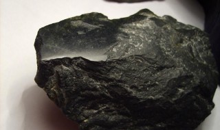 墨玉鉴别方法（墨玉鉴别方法黑l墨玉）