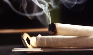 艾灸膝盖的正确方法（艾灸膝盖的正确方法视频）