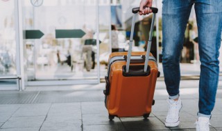 行李箱刮花补救方法（行李箱刮花补救方法视频）