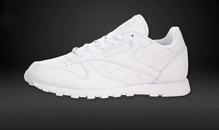 鞋发绿怎么处理（鞋子发绿了怎么洗掉）