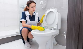 马桶如何做不崩水（马桶怎么能不崩水）