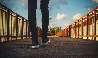 人为什么活着精辟回答 人为什么活着精辟回答三个字