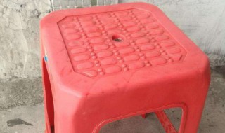 胶凳黑点怎么处理（胶凳子脏了怎么清洗）