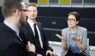 面试人问缺点是什么怎么回答（面试问缺点应该怎么回答）