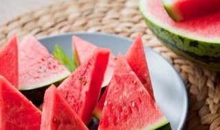 切西瓜方法（切西瓜方法花样教程）