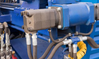 螺杆机怎么保养处理（螺杆机怎么保养处理干净）