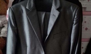 西服滴油渍怎么处理（西服弄到油渍怎么去掉）