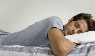 梦见掉粪坑里了是什么意思（梦见掉粪坑里了是什么意思又爬出来了）