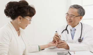 听诊器最初是为了什么 听诊器最初是由什么制成的塑料金属木头