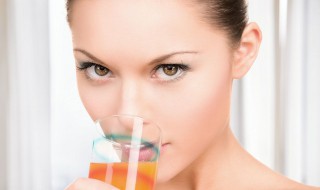 如何快速将嗝打出来 如何快速将嗝打出来有点想吐