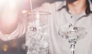 快速冻水方法(如何快速冷冻一瓶水)